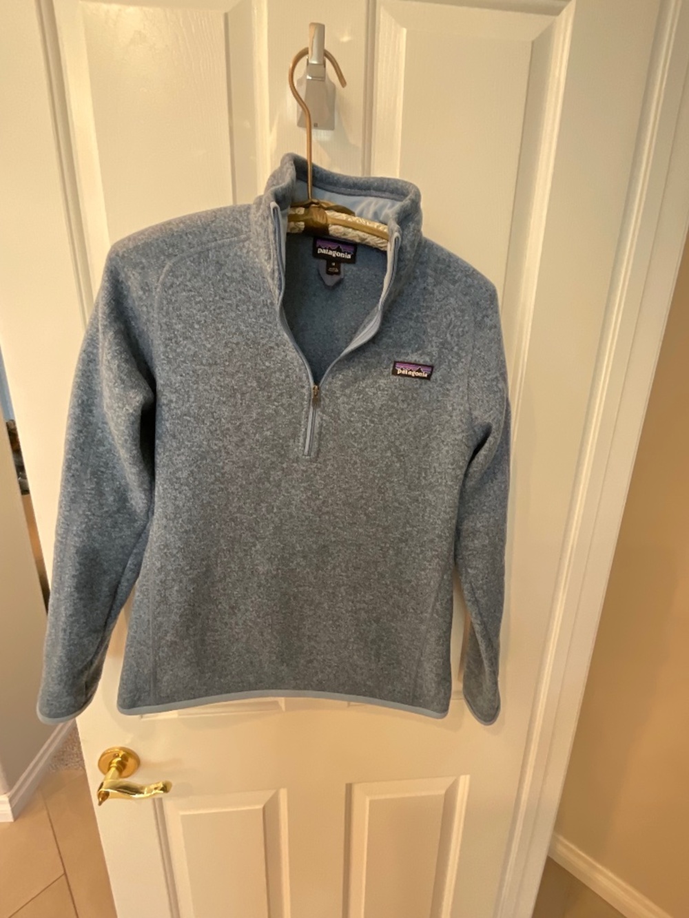 Patagonia woman’s sweater zippered pullover. Size MEDIUM